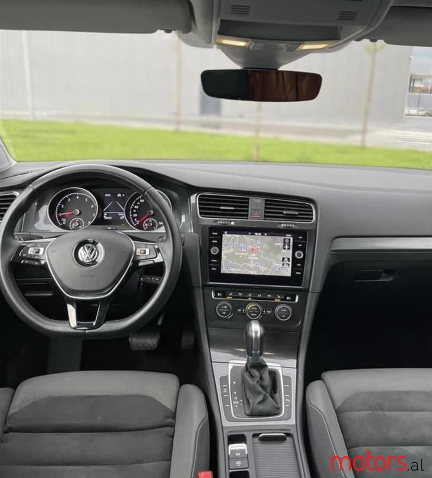 2018' Volkswagen Golf photo #6