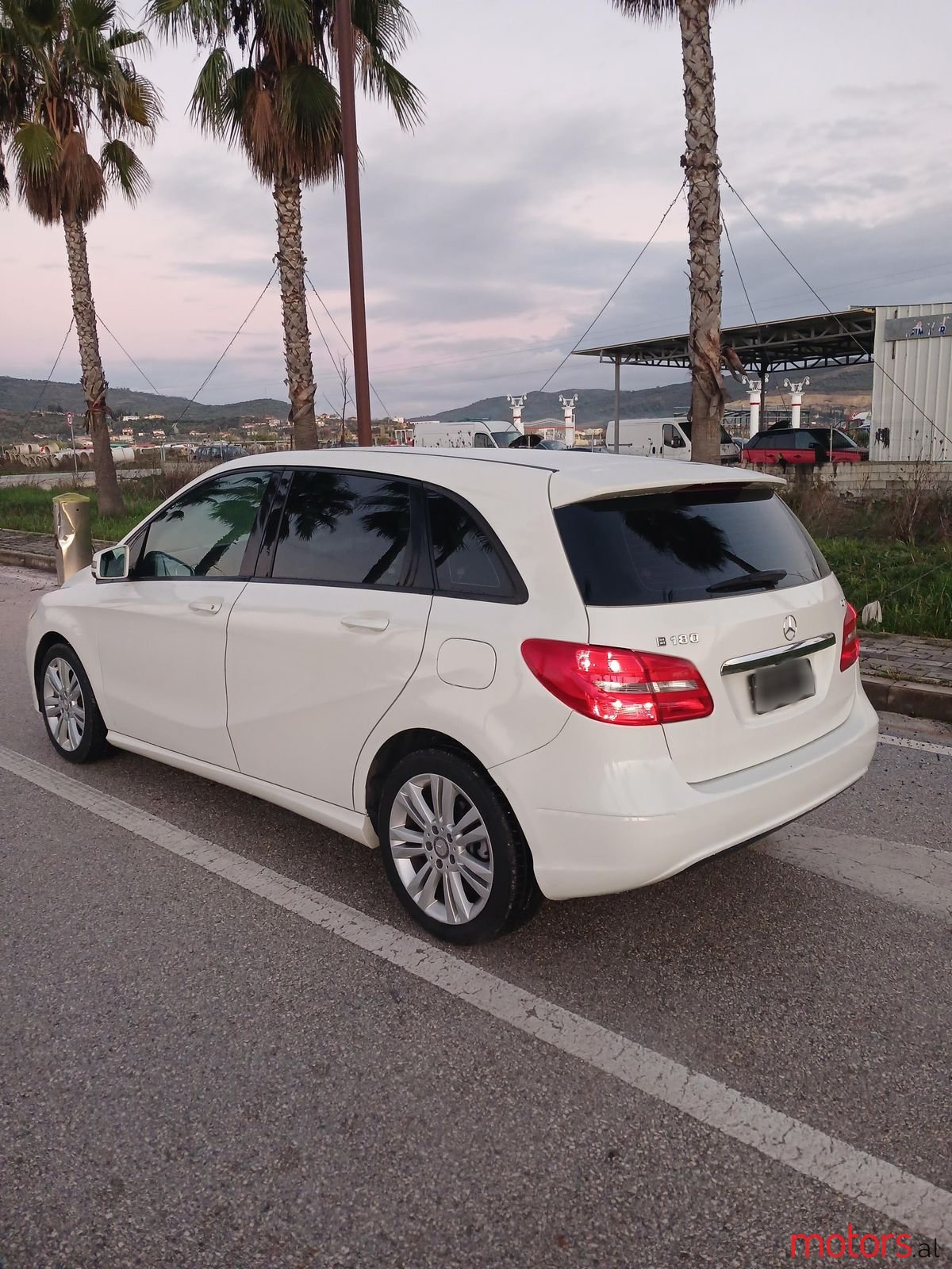 2013' Mercedes-Benz B 180 photo #5