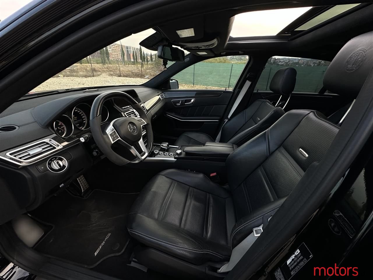 2015' Mercedes-Benz E 63 AMG photo #2