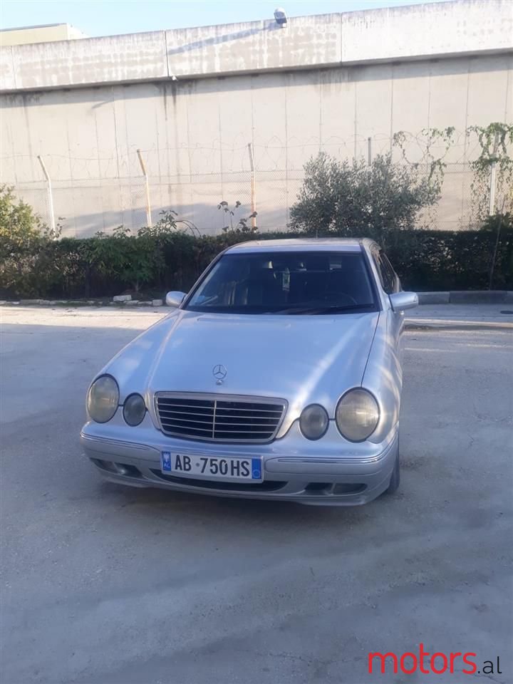 2002' Mercedes-Benz E 220 photo #1