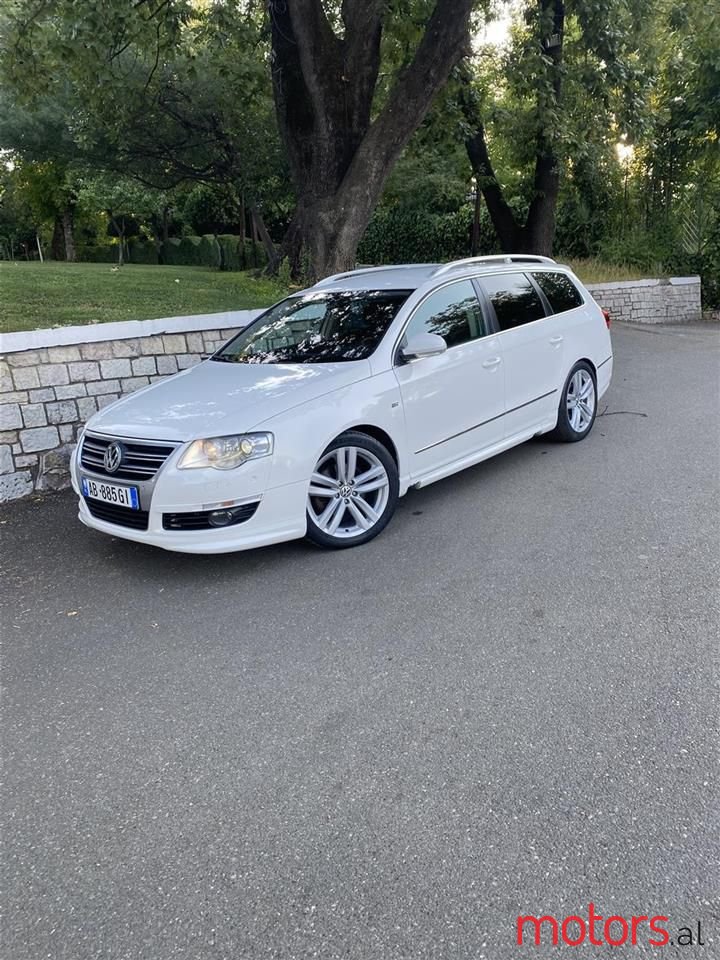 2010' Volkswagen Passat photo #4