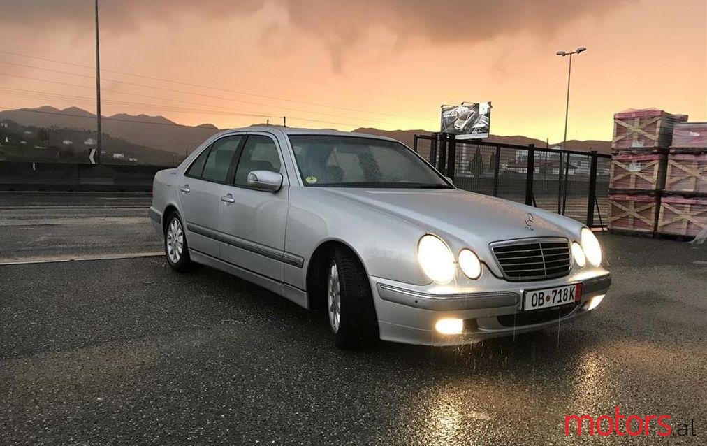 2001' Mercedes-Benz E 220 photo #2