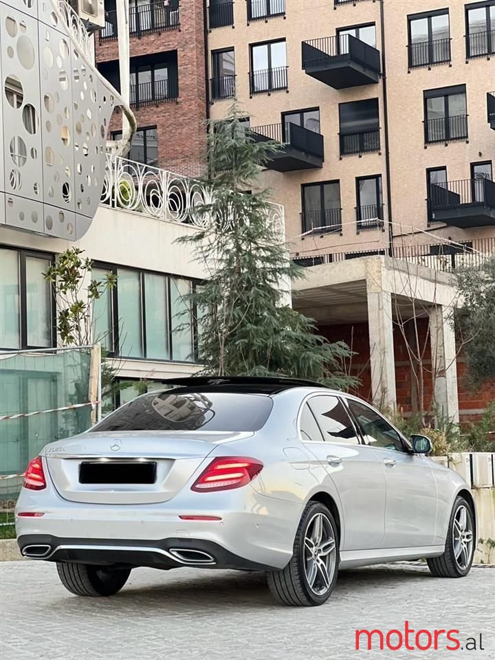 2017' Mercedes-Benz E 350 photo #2