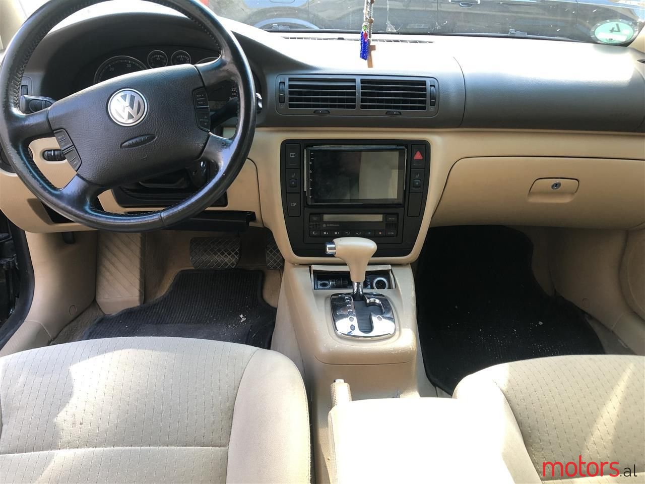 2004' Volkswagen Passat photo #3