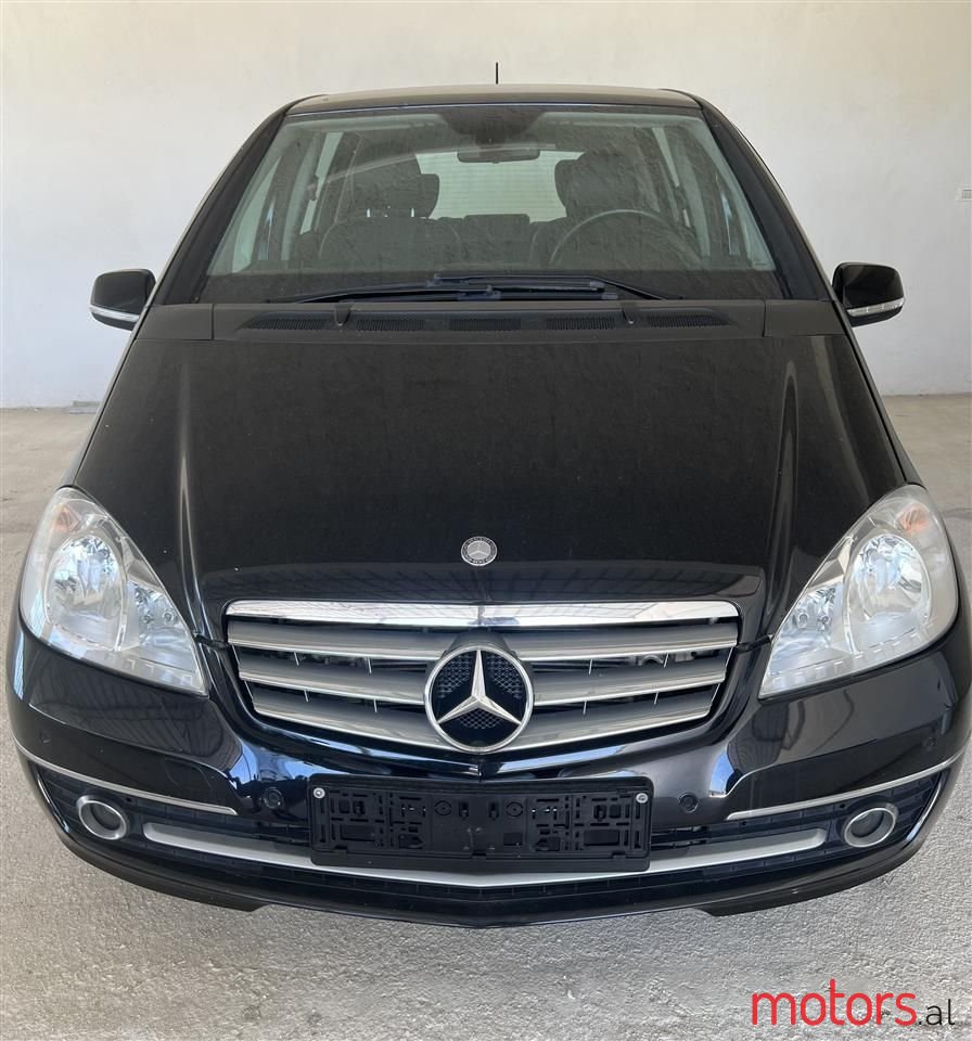 2011' Mercedes-Benz A 180 photo #3