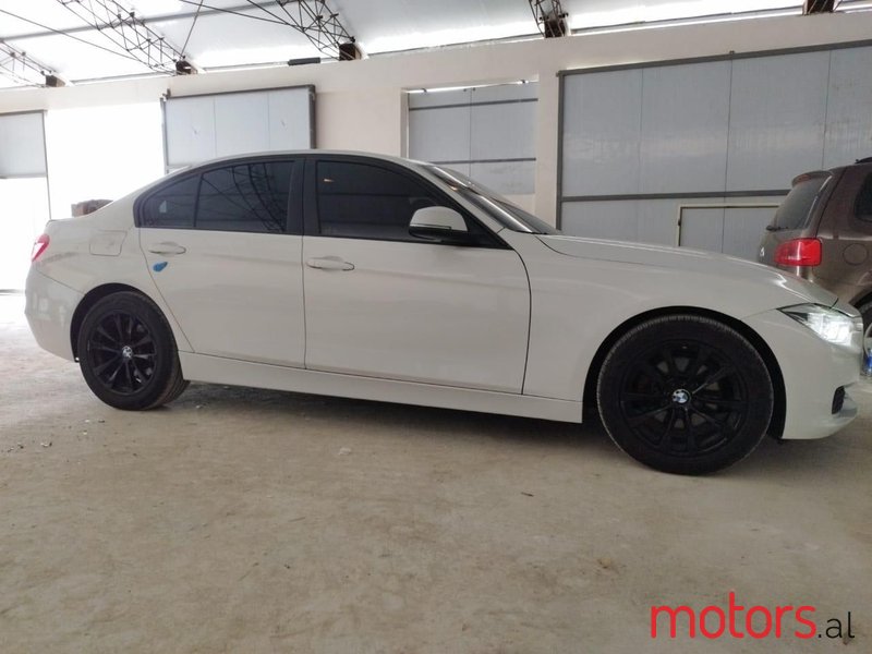 2016' BMW 320 photo #6