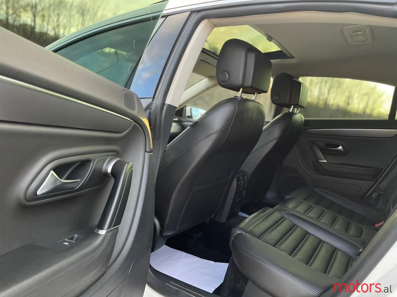 2013' Volkswagen Passat photo #6