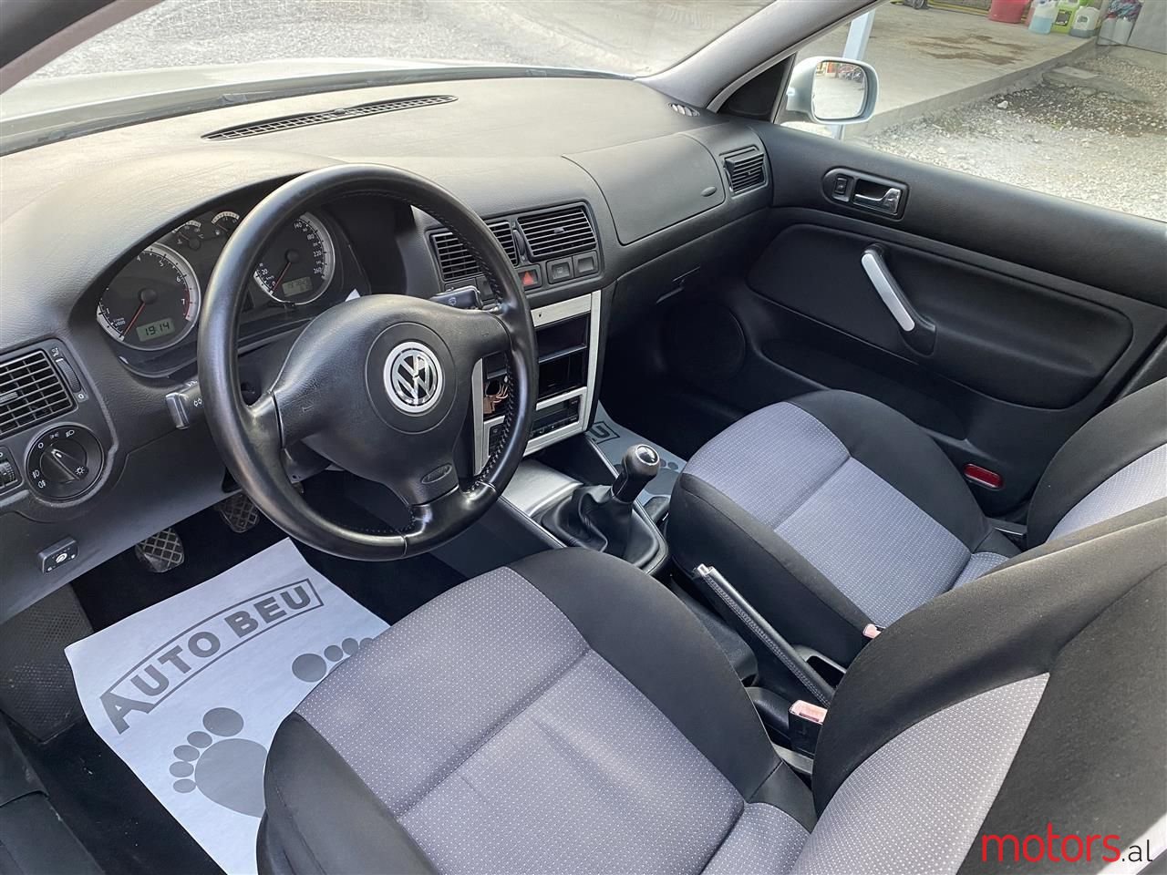 2003' Volkswagen Golf photo #3