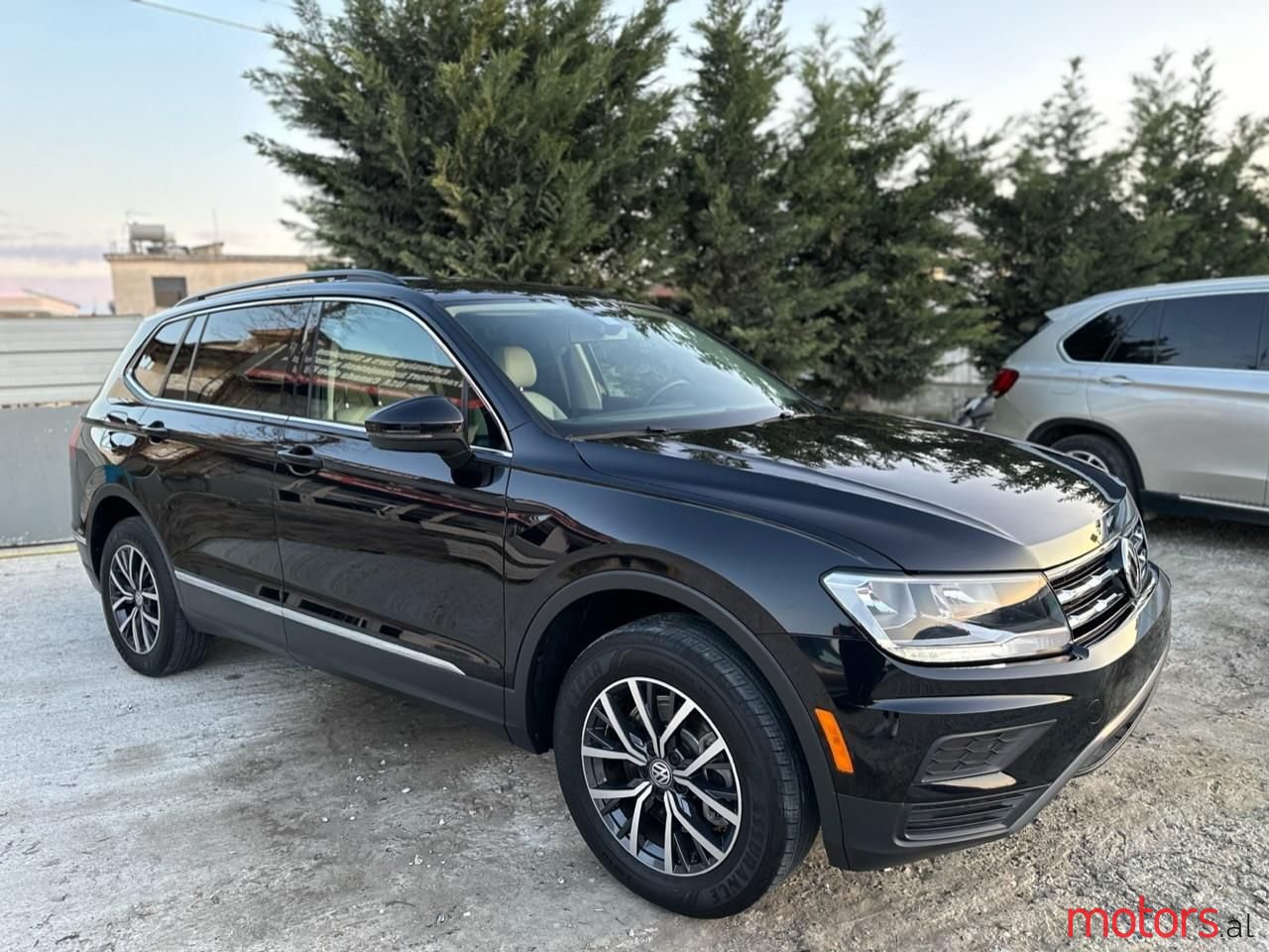 2020' Volkswagen Tiguan photo #4