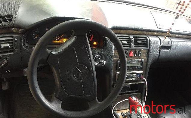 1999' Mercedes-Benz E-Class photo #1