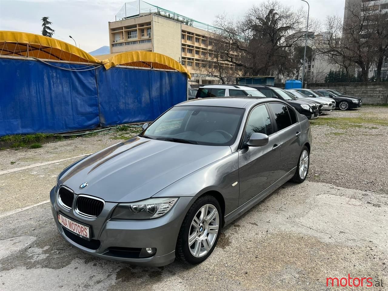 2010' BMW 320 photo #1