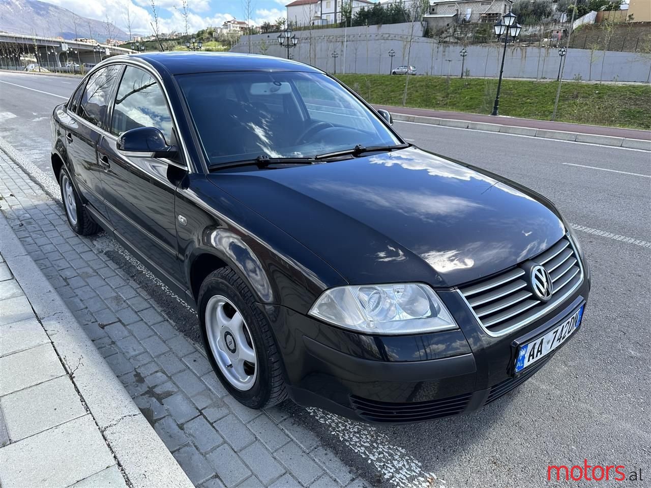 2002' Volkswagen Passat photo #1