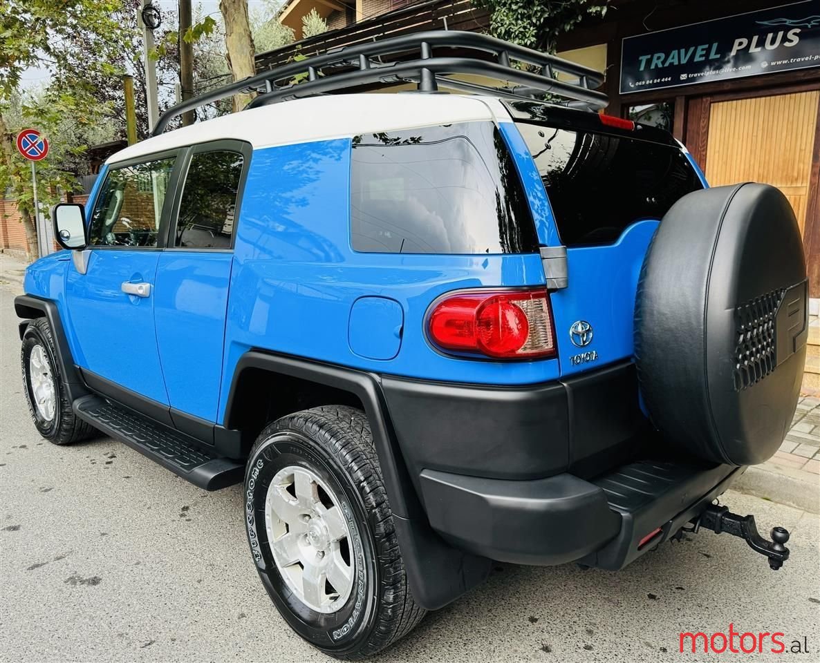 2007' Toyota FJ photo #2