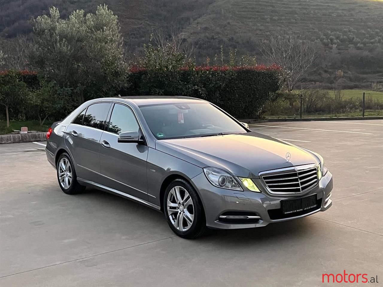 2012' Mercedes-Benz E 220 photo #5