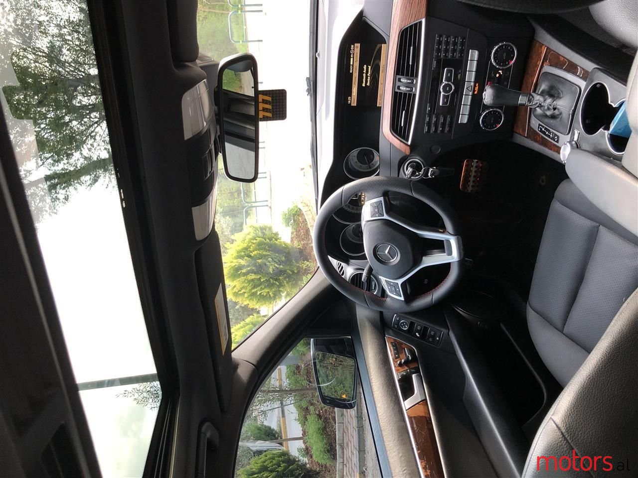 2012' Mercedes-Benz C 300 photo #3