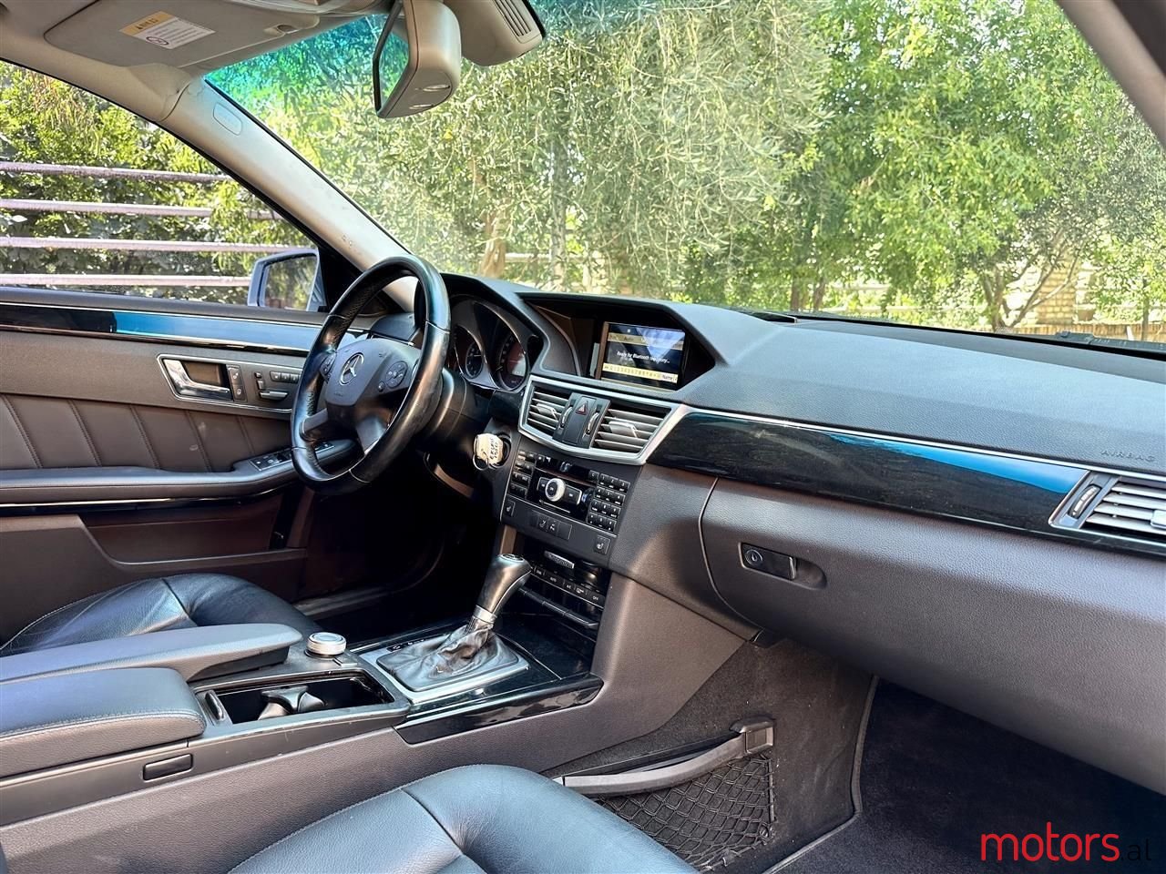 2012' Mercedes-Benz E 220 photo #2