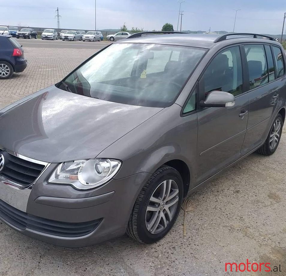 2008' Volkswagen Touran photo #1