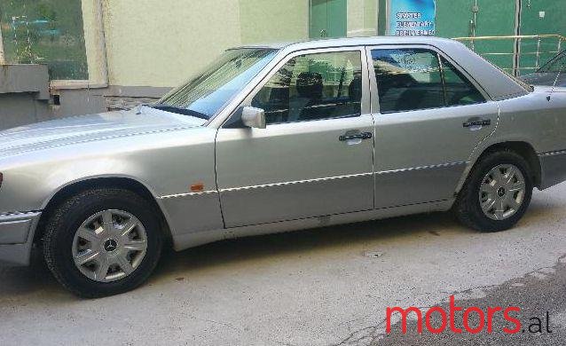 1992' Mercedes-Benz 250 photo #1