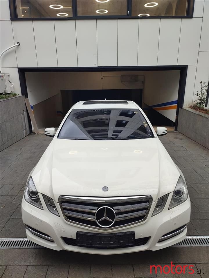 2012' Mercedes-Benz E 220 photo #1