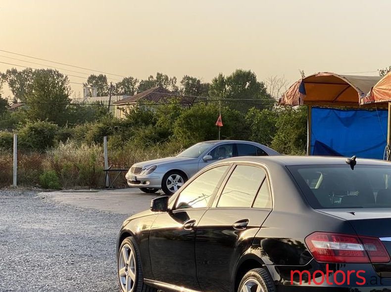 2010' Mercedes-Benz E 200 photo #3