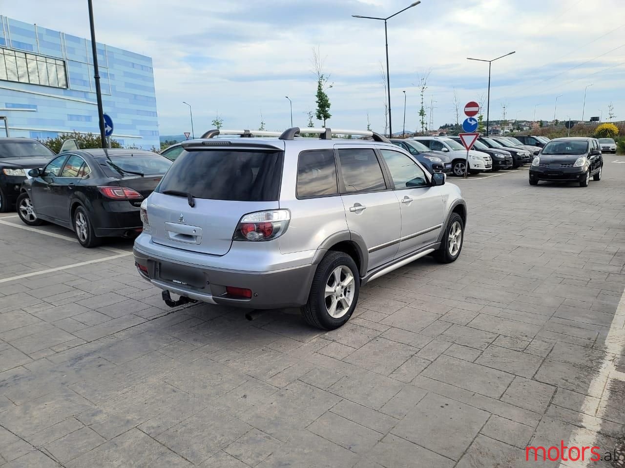 2005' Mitsubishi Outlander photo #5