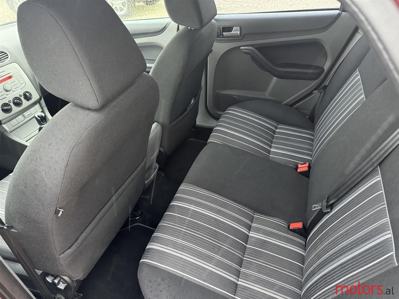 2010' Ford Focus photo #2