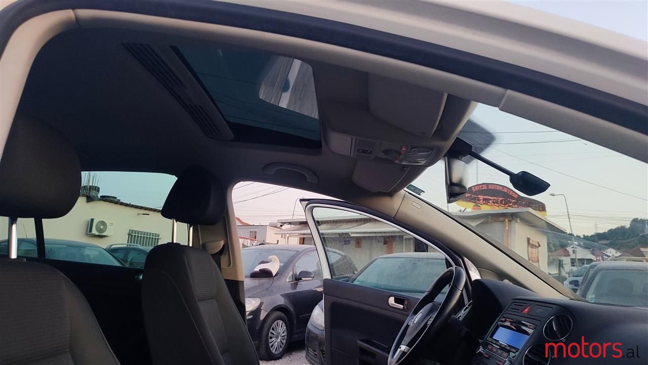 2010' Volkswagen Golf Plus photo #4