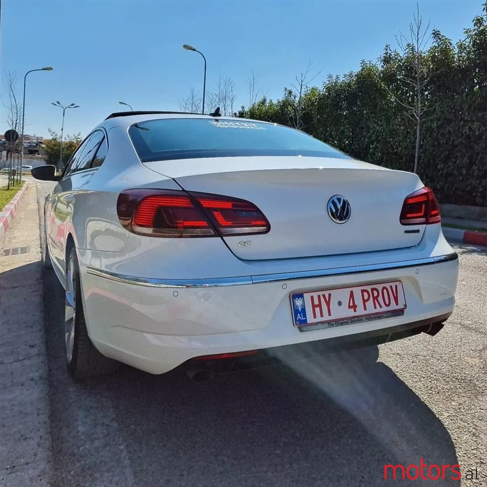 2015' Volkswagen Passat photo #3