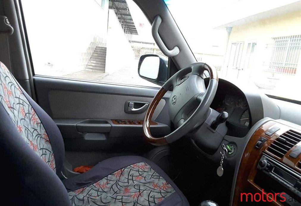 2005' Hyundai Terracan photo #1