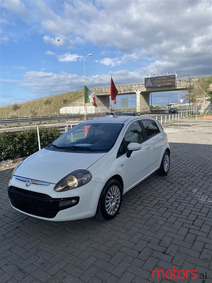 2011' Fiat Punto Evo photo #1