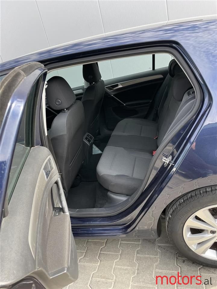 2015' Volkswagen Golf photo #6