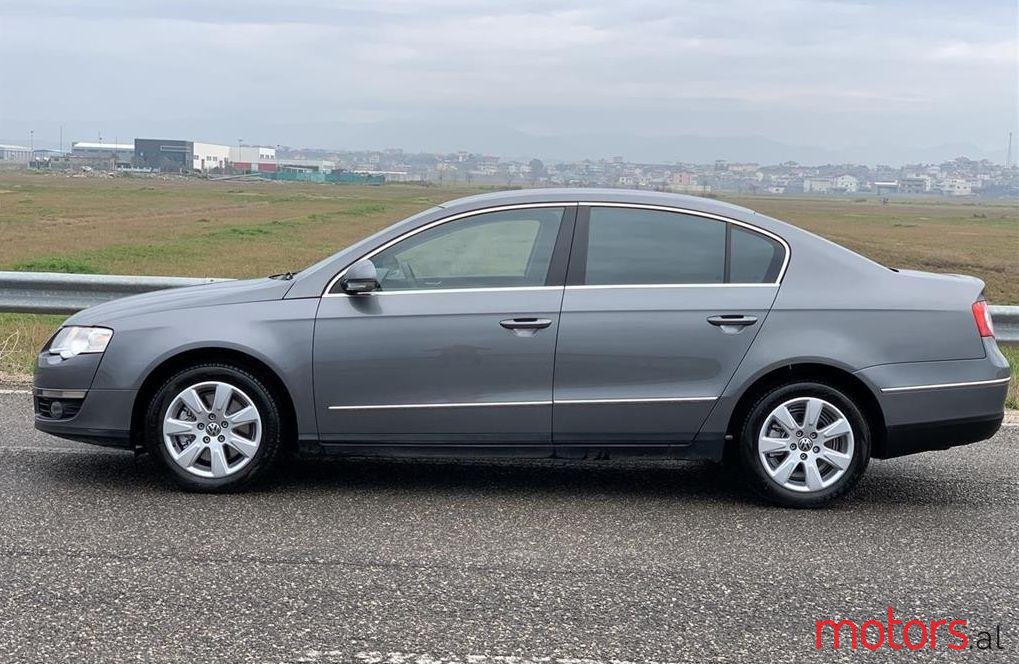 2005' Volkswagen Passat photo #1