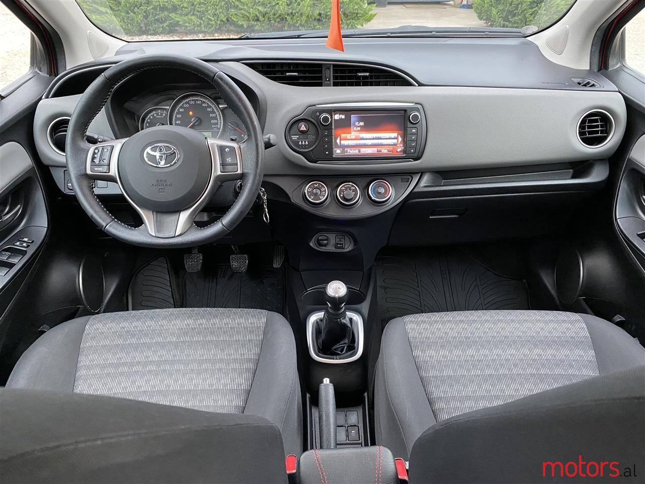 2017' Toyota Yaris photo #3