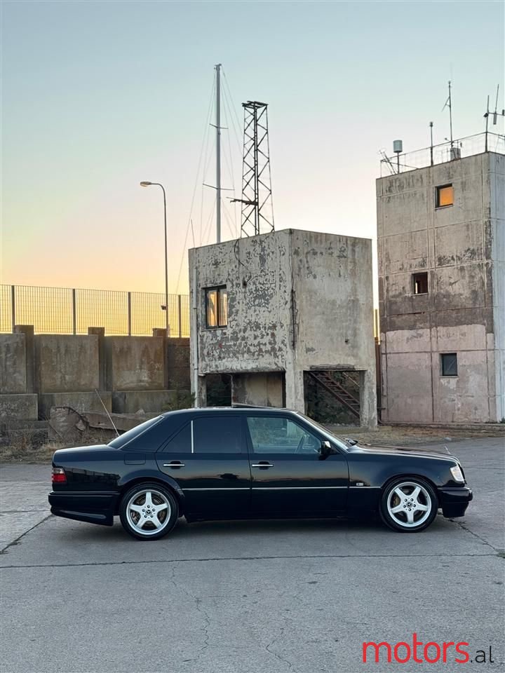 1995' Mercedes-Benz E 320 photo #3