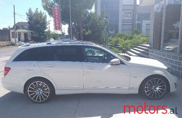 2011' Mercedes-Benz C-Class photo #1