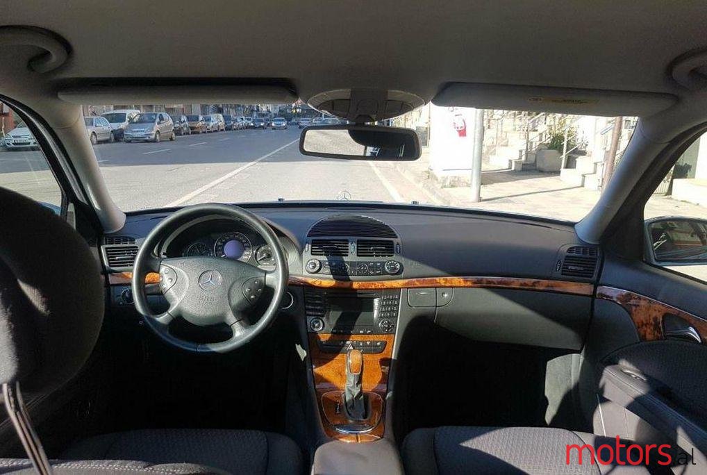 2003' Mercedes-Benz E 220 photo #1
