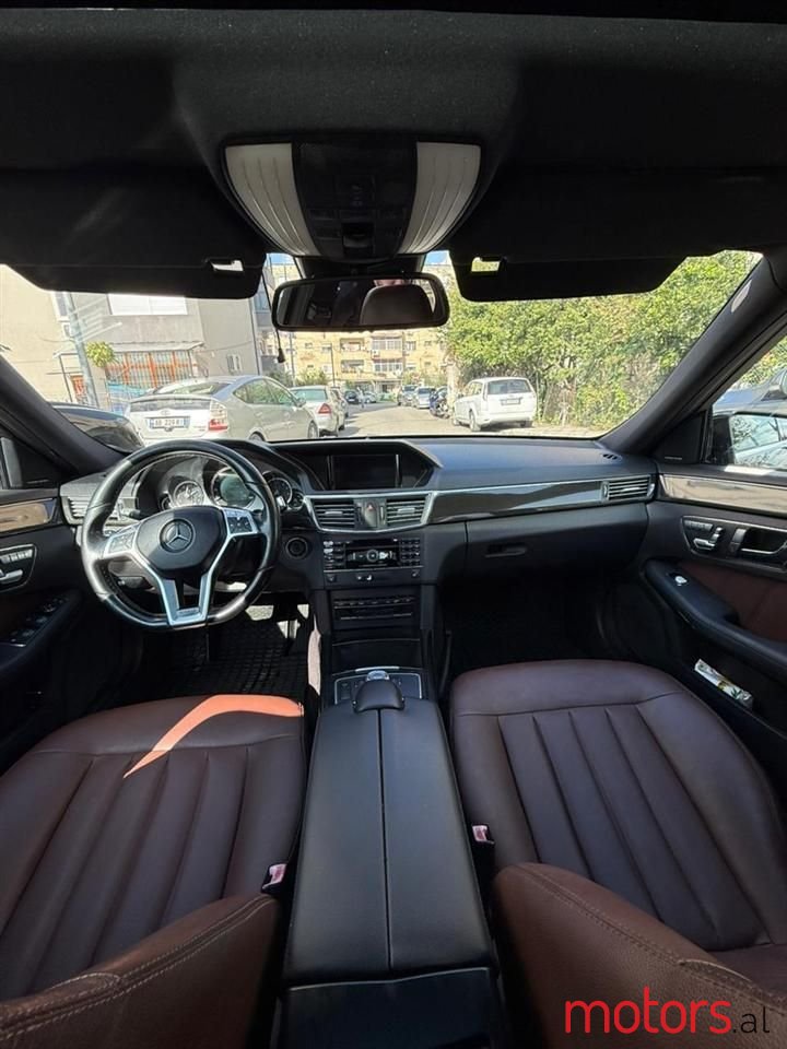 2011' Mercedes-Benz E 350 photo #5