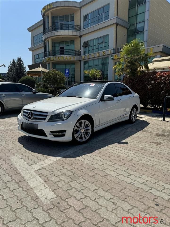 2013' Volkswagen Golf photo #4