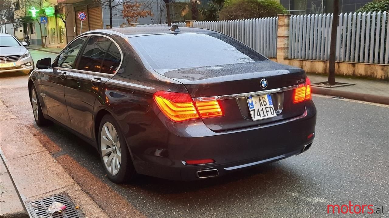 2011' BMW 750 photo #4