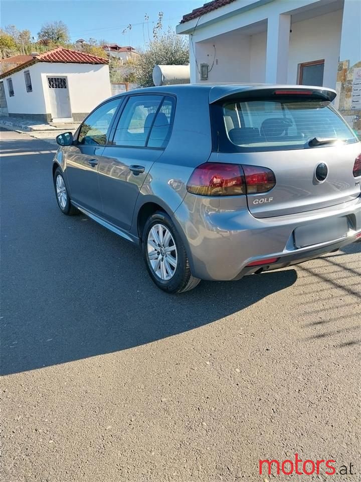 2011' Volkswagen Golf photo #4