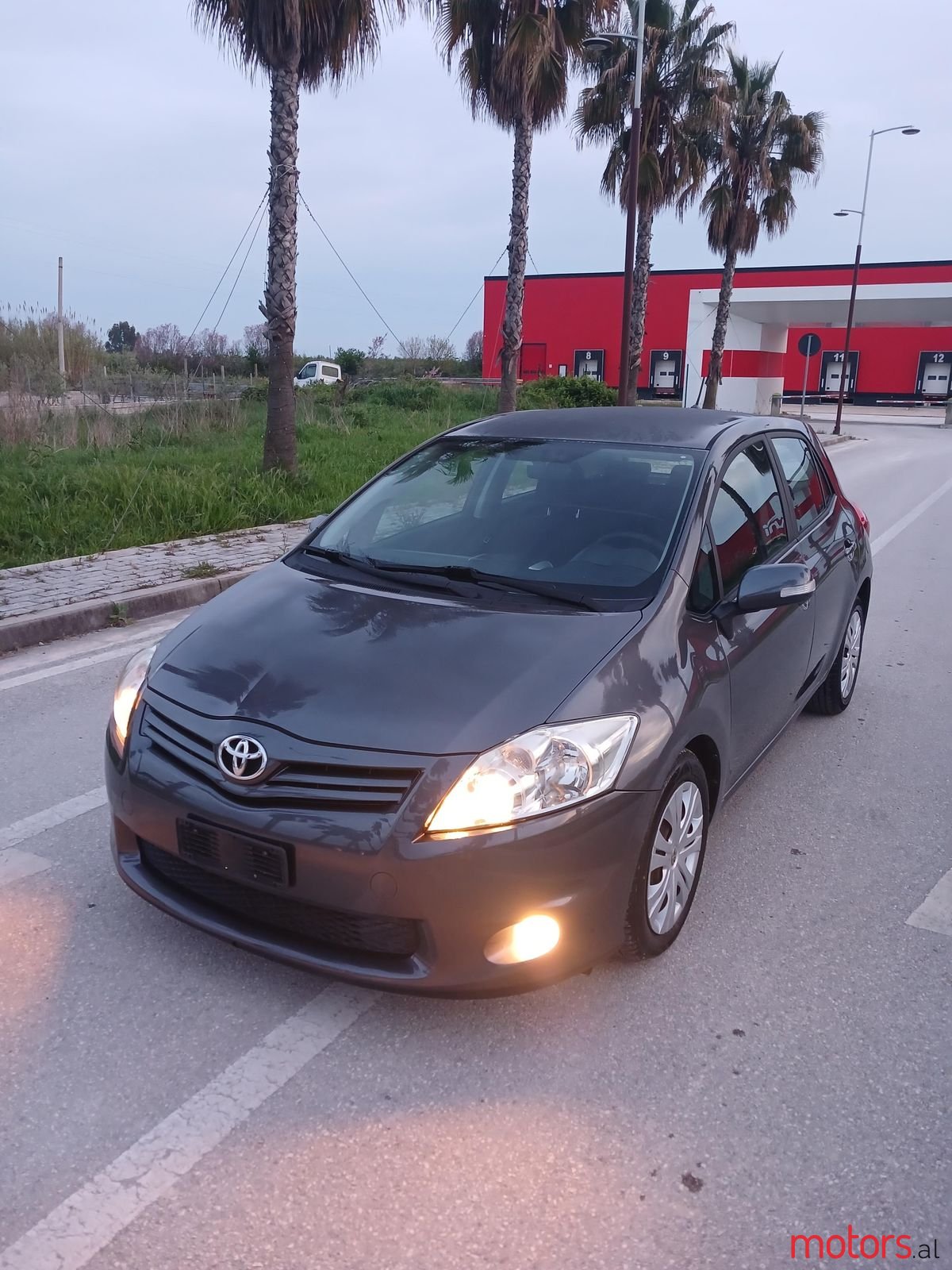2010' Toyota Auris photo #3