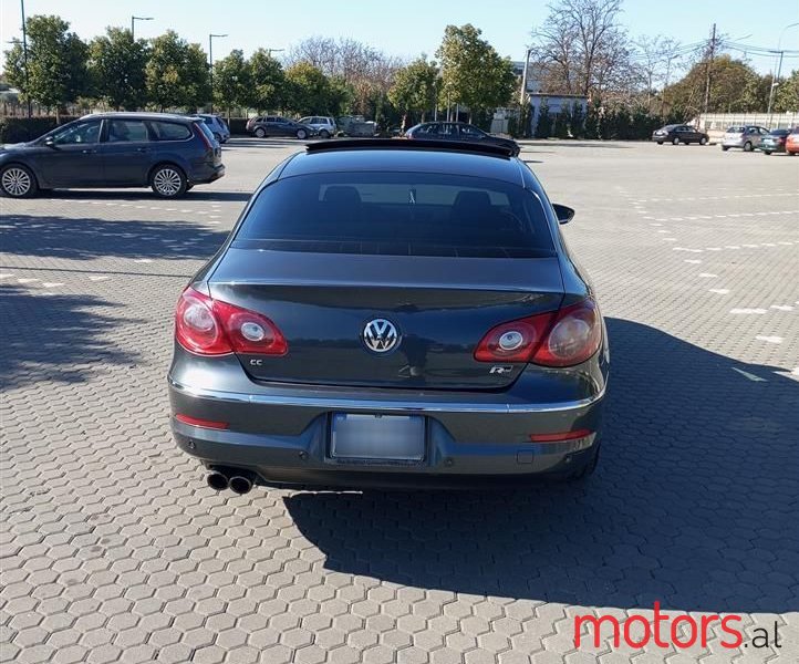 2010' Volkswagen Passat photo #5