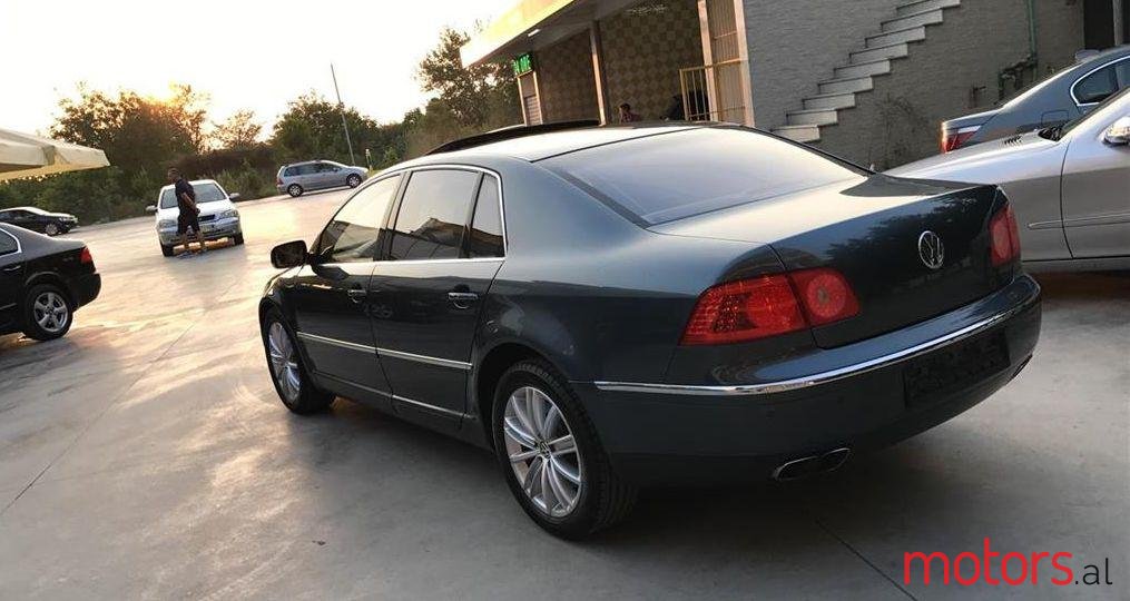 2004' Volkswagen Phaeton photo #1