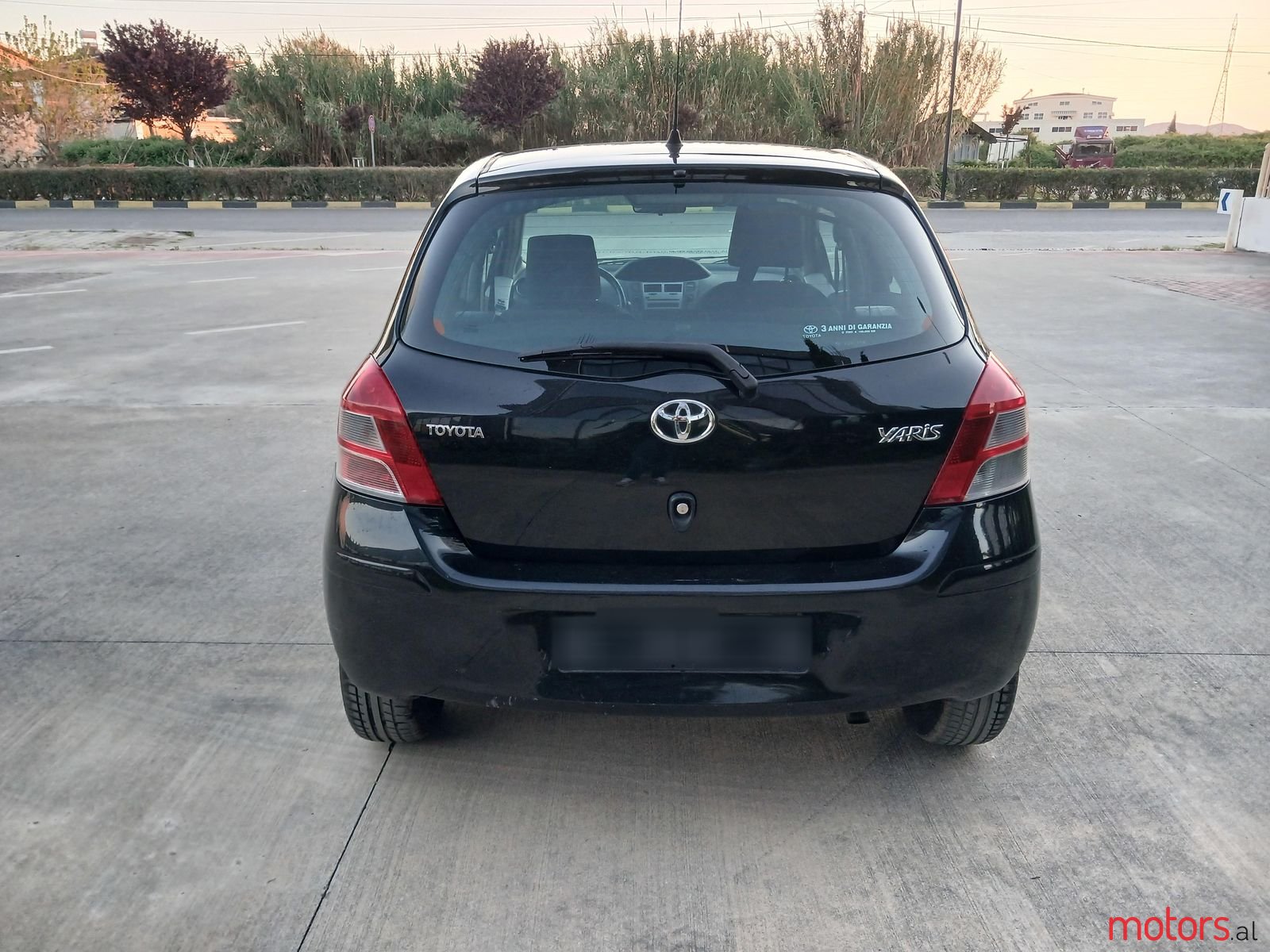 2011' Toyota Yaris photo #5