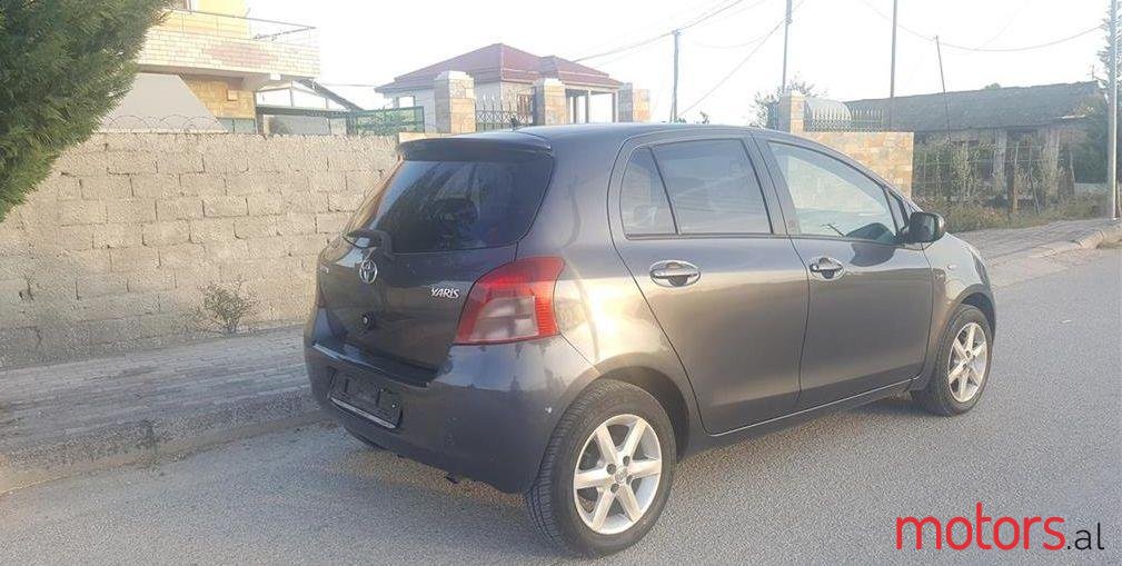 2008' Toyota Yaris photo #2