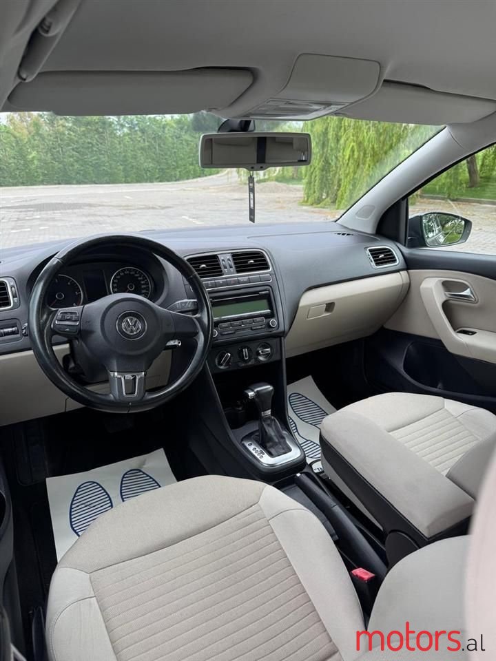 2010' Volkswagen Polo photo #2