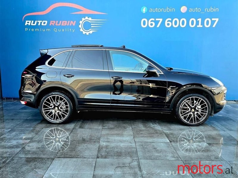 2012' Porsche Cayenne photo #1