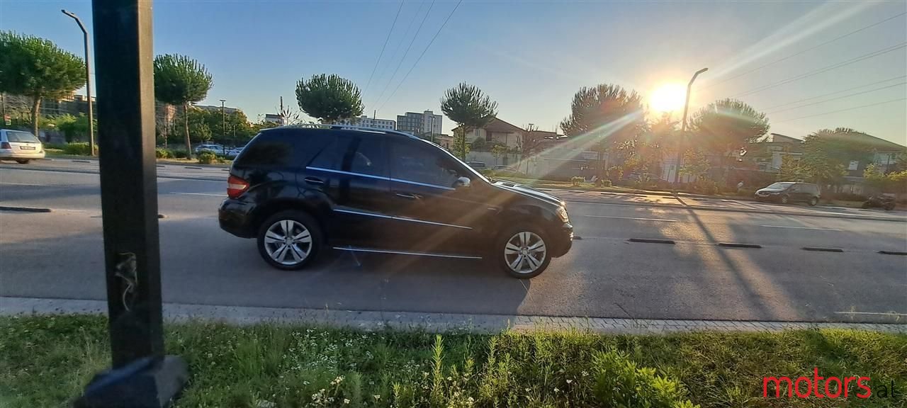 2011' Mercedes-Benz ML 350 photo #3