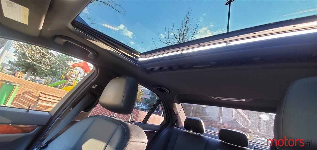 2011' Mercedes-Benz C 300 photo #5