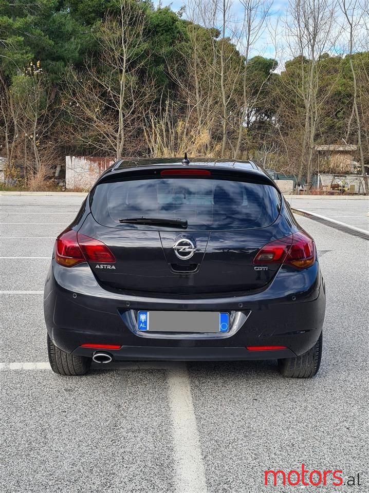 2012' Opel Astra photo #4